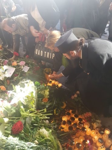 Preasfințitul Părinte Episcop Macarie Drăgoi, la locul atentatului din Stockholm