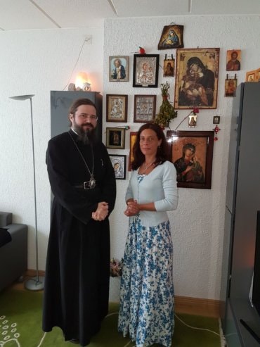Preasfințitul Părinte Episcop Macarie Drăgoi în Finlanda, pentru a o încuraja pe Camelia-Mihaela Smicală