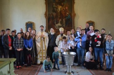 De sărbătoarea Sfinților Împărați și întocmai cu Apostolii Constantin și Elena, Preasfințitul Părinte Episcop Macarie al Europei de Nord i-a cercetat pe românii care muncesc sezonier în Suedia