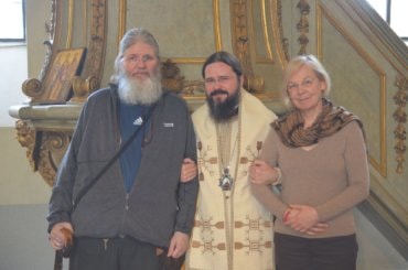 De sărbătoarea Sfinților Împărați Constantin și Elena, 21 mai 2017, Părintele Episcop Macarie Drăgoi al Europei de Nord, în Österbybruck, împreună cu suedezii Constantin și Elena, soț și soție convertiți la Ortodoxie.