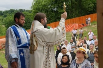 Duminică, 11 iunie 2017, Părintele Episcop Macarie Drăgoi al Europei de Nord a slujit Sfânta Liturghie la Mănăstirea Strâmba – Josenii Bârgăului, jud. Bistrița-Năsăud