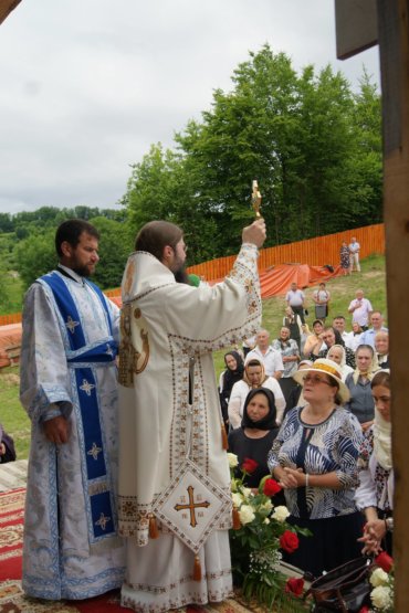 Duminică, 11 iunie 2017, Părintele Episcop Macarie Drăgoi al Europei de Nord a slujit Sfânta Liturghie la Mănăstirea Strâmba – Josenii Bârgăului, jud. Bistrița-Năsăud