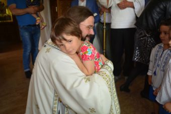Părintele Episcop Macarie : „Se cuvine să prețuim și să cultivăm mai mult și mai cu sârg dragostea frățească prin prieteniile duhovnicești și solidaritatea față de ceilalți”