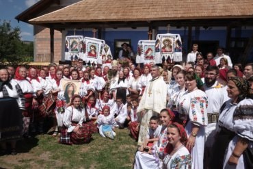 PARINTELE EPISCOP MACARIE DRAGOI AL EUROPEI DE NORD CU PRILEJUL SLUJIRII HRAMULUI IN SATUL SAU NATAL SPERMEZEU, JUD. BISTRITA-NASAUD, DUMINICA, 30 IULIE 2017