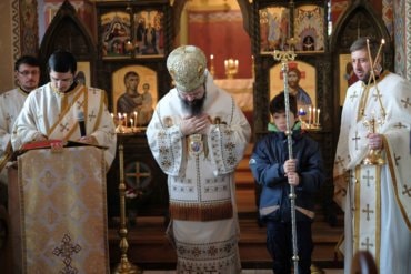 ÎNDEMNUL PREASFINȚITULUI PĂRINTE EPISCOP MACARIE DRĂGOI ADRESAT TINERILOR ŞI CREDINCIOŞILOR ÎN BISERICA PAROHIEI ROMÂNEŞTI DIN COPENHAGA