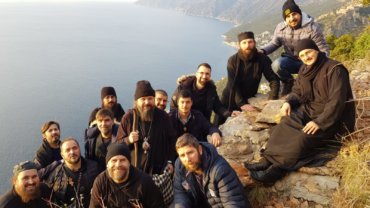 PS Episcop Macarie în slujire arhierească la Schitul Prodromu din Muntele Athos  – „Să ne reîmprospătăm și să ne reîntinerim sufletul prin roua pocăinței”