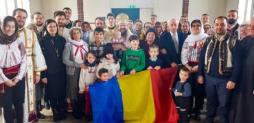 Imnul Național cântat la biserică de PS Părinte Episcop Macarie și românii din Borås, Suedia, după Sfânta Liturghie și Tedeumul de Ziua Națională a României, 1 decembrie 2019 (video)