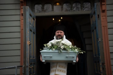 Părintele Episcop Macarie a înmormântat astăzi 9  octombrie 2020 la Trondheim în Norvegia pe pruncul Victor. Dumnezeu să îi primească sufletelul său nevinovat în Rai și să dea mângâiere și putere tinerilor săi părinți!