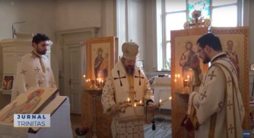 Liturghie Arhierească de hram, în mijlocul românilor din orașul Uppsala (preluare TRINITAS.TV)