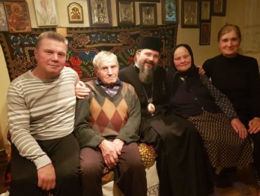 Zic și eu precum psalmistul: „unii se laudă cu carele și căruțele lor, iar noi ne lăudăm cu numele Domnului Dumnezeului nostru” (Psalmul 19, 8). Și cu ceea ce este binecuvântat de Dumnezeu: neamul, familia, glia strămoșilor. (…)