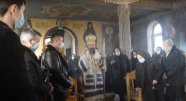Slujbă arhierească săvârșită de PS Macarie Drăgoi in satul Sita, Bistrița-Năsăud (preluare YouTube)