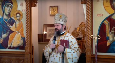 Episcopul Macarie: Îndemn adresat părinților pentru a nu se descuraja de a zămisli, naște și crește copiii în aceste vremuri de restriște, Duminica a 3-a din Postul Mare, a Sfintei Cruci, 4 aprilie 2021, în biserica românească din Jönköping, Regatul Suediei