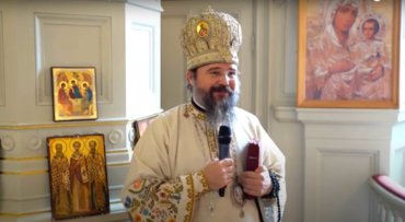 Episcopul Macarie: „Astăzi, de ziua nașterii mele, cel mai mare dar este Botezul acestor doi prunci din familia noastră duhovnicească!” Duminica după Paști, 9 mai 2021, Sfânta Liturghie în biserica parohiei românești din Uppsala, Regatul Suediei