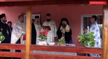 Preasfințitul Părinte Episcop Macarie a sfințit cea de-a treia casă ridicată de ASCOR Iași pentru cei nevoiași (preluare doxologia.ro)