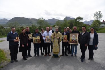 Preasfințitul Părinte Episcop Macarie Drăgoi al Episcopiei Europei de Nord se află în aceste zile în vizită pastorală la românii de dincolo de Cercul Polar în Norvegia. Astăzi, sâmbătă, 12 iunie 2021, ierarhul a săvârșit Sfânta Liturghie cu pomenirea celor adormiți în mica comunitate euharistică din orașul norvegian Myre.