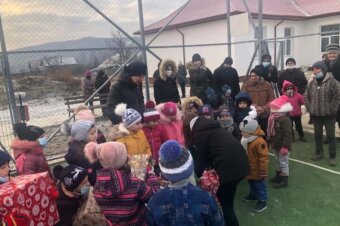 Daruri de Crăciun din Episcopia Europei de Nord pentru copilașii nevoiași din România