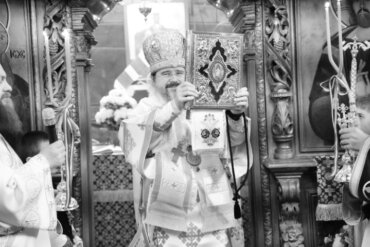 Episcopul Macarie: „Hristos a pătimit și S-a răstignit ca să ne arate că nu mai suntem singuri în suferință”, cuvânt în Duminica a III-a din Postul Mare, biserica „Adormirea Maicii Domnului” din Vicovu de Sus, jud. Suceava, 27 martie 2022.