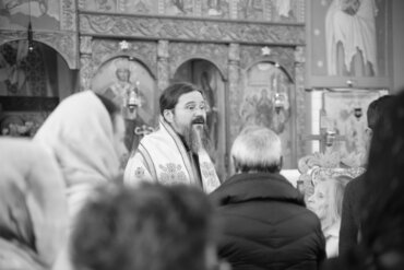 Episcopul Macarie: „Am fost împreună cu Maica Domnului pe Golgota suferinței, acum ne bucurăm cu ea de Învierea Fiului său!”, cuvânt rostit în Göteborg, Regatul Suediei, de Praznicul Izvorului Tămăduirii, 29 aprilie 2022.