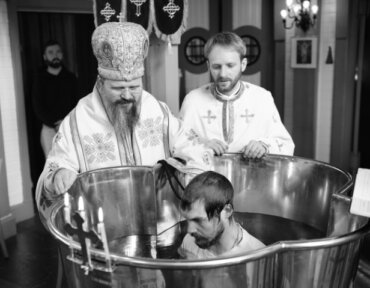 Liturghie arhierească de „Izvorul Tămăduirii”, în Biserica Paraclis Episcopal din Göteborg, Regatul Suediei