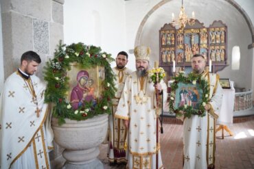 Episcopul Macarie: „De ce Hristos după Înviere S-a arătat doar Mironosițelor și Ucenicilor și nu S-a arătat celor care L-au răstignit și I-au negat Învierea?”, cuvânt cu ocazia slujirii de hram la Holstebro, Regatul Danemarcei, 9 mai 2022.