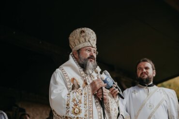 Episcopul Macarie: „Avem o cruce! Să o iubim și să o îmbrățișăm asemenea Mântuitorului”Cuvânt de învățătură rostit în Duminica după Înălțarea Sfintei Cruci (Luarea Crucii și urmarea lui Hristos), 18 septembrie 2022, la Mănăstirea „Sfântul Proroc Ilie Tesviteanul” din Băișoara, județul Cluj