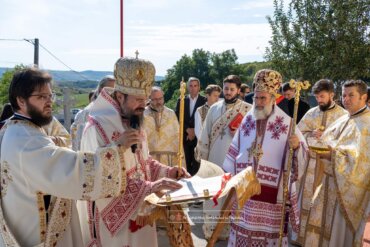 Înaltpreasfințitul Ioachim și Preasfințitul Macarie au resfințit duminică, 25 septembrie 2022, biserica „Sfinții Arhangheli” din localitatea băcăuană Vâlcele, Protopopiatul Sascut