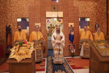 Episcopul Macarie: „La ușa inimii tale, bate și așteaptă un sărman Lazăr. Prin el, Răstignitul Iisus vrea sa te izbăvească din ne-milostivire și ne-iubire!”, cuvânt rostiti în Duminica bogatului nemilostiv și săracului Lazăr, 30 octombrie 2022, Biserica „Schimbarea la Față” din Cluj-Napoca