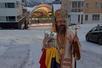 Parintele Episcopul Macarie Drăgoi al Episcopiei Europei de Nord, colindător la frații și surorile de dincolo de Cercul Polar în Norvegia, aduce vestea cea bună a Nașterii Domnului la fereastra inimilor, 17 decembrie 2022