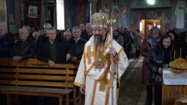 PS Macarie a slujit în Spermezeul natal și a felicitat-o pe bătrâna centenară Anica Șerban