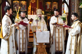 Slujba Vecerniei (A Doua Înviere) în Biserica românească Paraclis Episcopal din Copenhaga