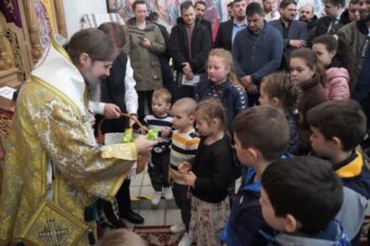 Episcopul Macarie:”Să aducem și noi copilașii duminică de duminică la Liturghie, aici în Ierusalimul duhovnicesc al Bisericii!”, cuvânt rostit în Duminica Floriilor, 9 aprilie 2023, Vejle Kolding, Regatul Danemarcei.