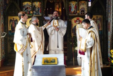 Preasfințitul Părinte Episcop Macarie Drăgoi al Episcopiei Europei de Nord a liturghisit în Sâmbăta Mare în Copenhaga