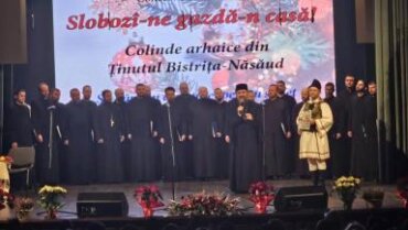 Episcopul Macarie a colindat alături de bistriţeni, în Concertul extraordinar „Slobozî-ne gazdă-n casă” (preluare rasunetul.ro)