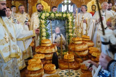 Mai mulți ierarhi au participat la slujba de pomenire a mamei Episcopului Macarie (preluare Basilica, Mitropolia Clujului, Răsunetul)